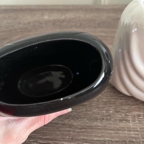 Matching pair of Vintage 80’s vases black and white - Picture 4 of 4